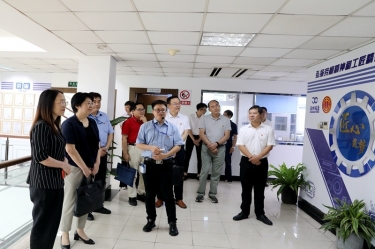 2020年7月14日，時任浙江省總工會黨組成員、副主席張衛華一行蒞臨景興紙業調研推進新時代產業工人隊伍建設改革工作